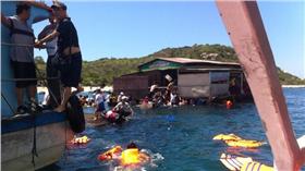 越南水上餐廳沉沒（圖／翻攝自Thanh Nien Daily）