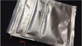 高雄一名男子得知前女友剛出獄，為求復合，竟帶著毒品咖啡包找蕭姓前女友約會，因騎機車未戴安全帽被警方攔查