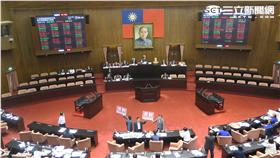 立法院臨時會針對不當黨產處理條例進行表決戰。（記者盧素梅攝）