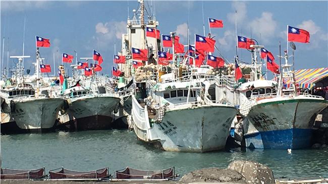 載鳳凰衛視記者漁船　不靠岸太平島