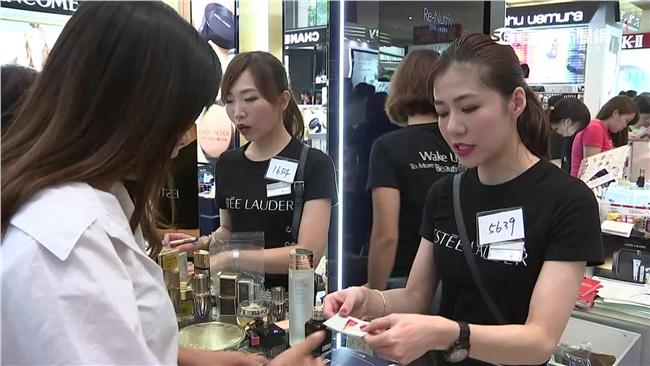 一例一休下有對策？櫃姐2人當3人用