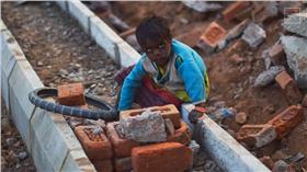 孟加拉童工（圖／翻攝自YouTube）