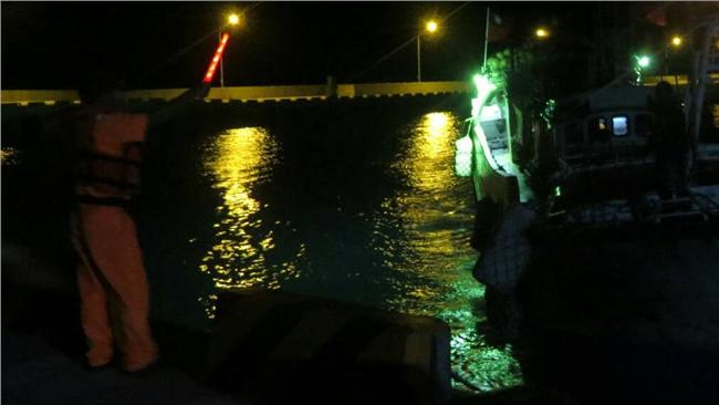 護主權船隊靠岸太平島　船長們好開心