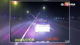 救護載吐血病患　竟遭休旅車急煞擋車