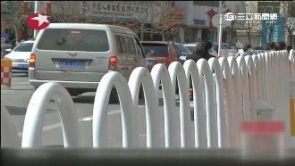 穿越「護欄」奪命！孕婦卡頭一屍兩命