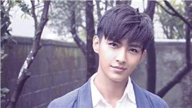 藝人,炎亞綸,環保,議題,鯊魚,魚翅,慾望,生態,體系,資源,臉書,粉絲(臉書 https://www.facebook.com/aaronyanmusic/photos/a.102957153119565.6491.102954753119805/1026438440771427/?type=3&theater)