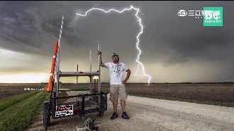 猛！「追電人」不畏危險　賣命拍美景