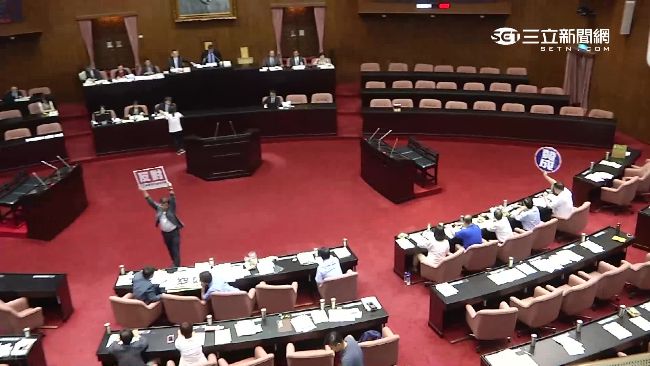 議事人員暈倒　藍：凸顯民進黨鴨霸