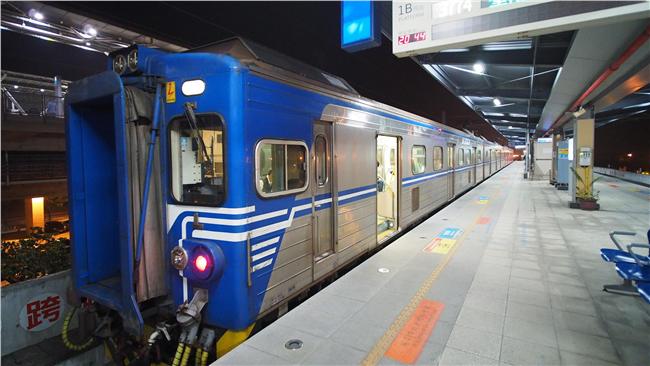 台鐵區間車撞自家人　維修員傷重死亡