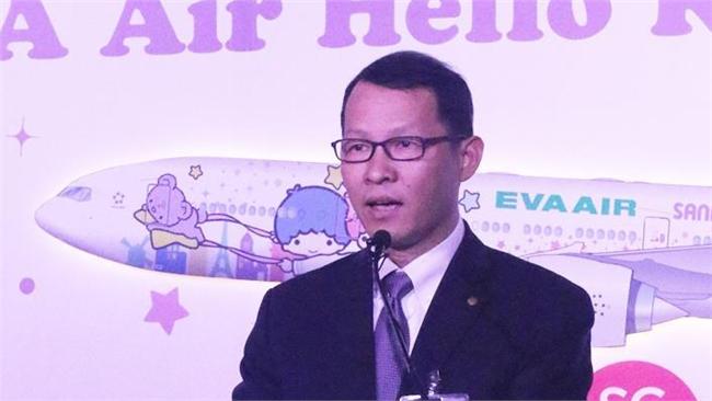 前長榮航空總經理　接華航法人董事