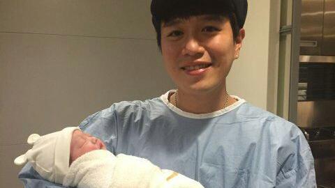 六月生了！剖腹產下女兒　李易曬照❤