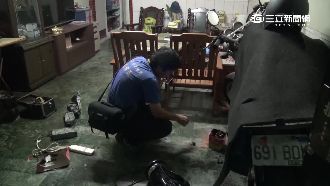 在客廳看電視　竟遭陌生人丟煙火炸傷