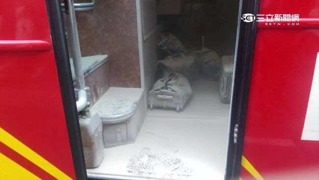 客運滅火器自噴？滿地白粉濺旅客行李