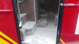 客運滅火器自噴？滿地白粉濺旅客行李