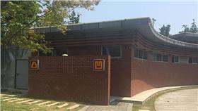 大陸一間廁所的男女標誌：凹凸_http://weibo.com/ttarticle/p/show?id=2309351000964000834529674649