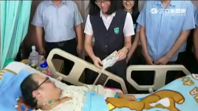 學生送卡片加油打氣　截肢警泛淚感謝