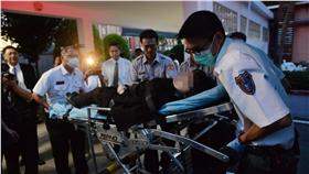 議事人員昏倒送醫。圖/中央社提供