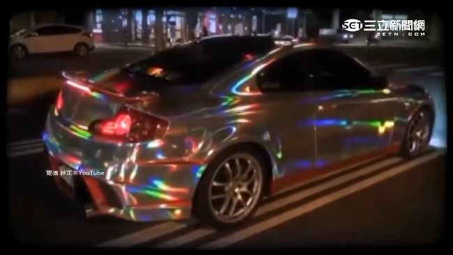 七彩炫膜貼車身　移動霓虹燈超吸睛