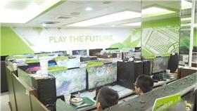 外國人朝聖台灣網咖（圖／翻攝自YouTube）