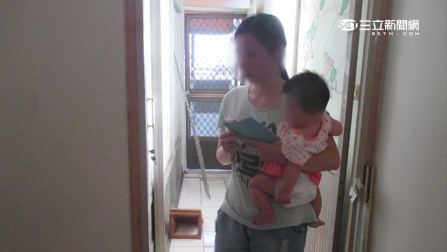 女嬰睡覺翻身卡門縫　鋸鐵窗急救援