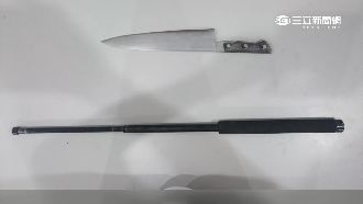 警局旁酒駕闖紅燈！騎士竟甩出刀棍