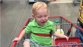 撞衫
翻攝自Daily Mail
http://www.dailymail.co.uk/femail/article-3709634/Dad-posts-photo-future-version-son.html?ito=social-facebook