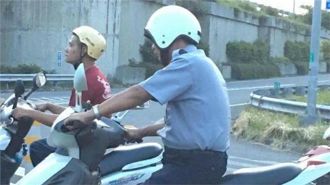 超ㄎㄧㄤ警察這樣巡邏　網友被逗樂了