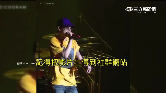 飛蛾撲向歌手嘴裡　吐出竟還活著