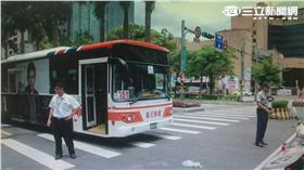 美知名教授布里吉曼遭公車撞飛身亡（翻攝畫面）