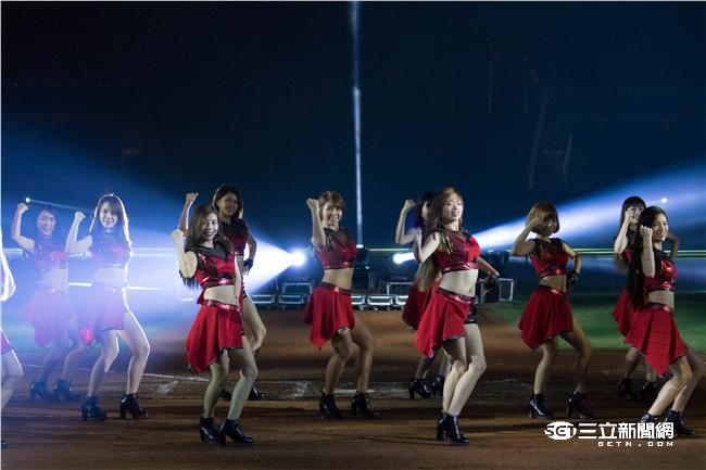 Lamigo桃猿專屬啦啦隊LamiGirls 記者林敬旻攝

