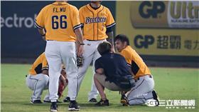 張正偉美技接殺 記者林敬旻攝