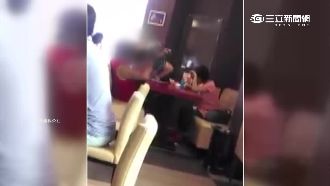 不滿女兒打破花瓶　父母竟重摔又摑掌