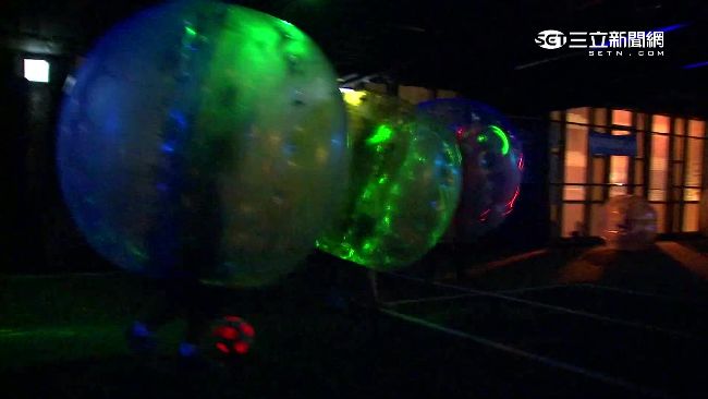泡泡足球進階版！螢光伴音樂夜店風