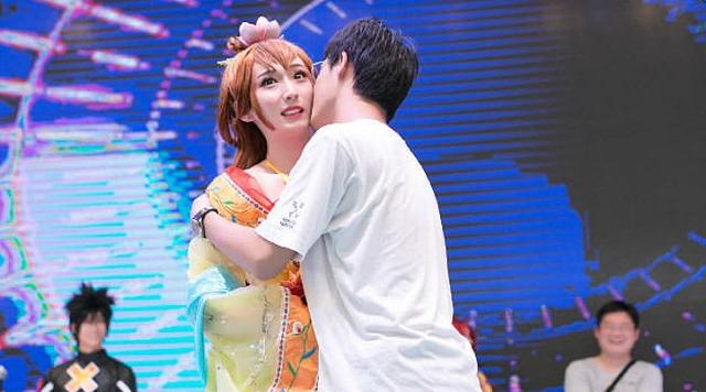 宅男告白強吻她　得知真相後崩潰了