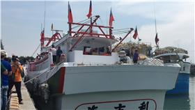 登太平島漁船返航台灣（圖／中央社）