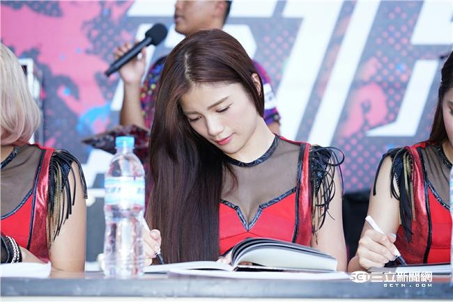 Lamigirls「獨一無二」簽書會（記者林敬旻／攝影）