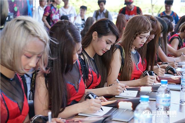 Lamigirls「獨一無二」簽書會（記者林敬旻／攝影）