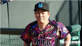 彭恰恰 開球（林敬旻攝）