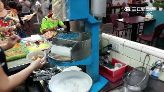 嘉義剉冰老店出包　遭直擊冰塊地上拖