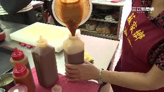 這樣用手裝醬料…鹹粥老店遭爆不衛生