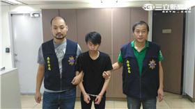 楊男大鬧忠孝醫院急診室遭重摔壓制在地（翻攝畫面）