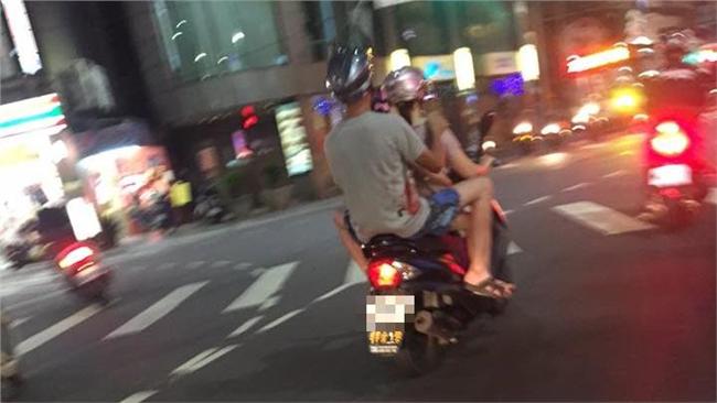 將別人車挪上紅線　男竟譙人「白目」