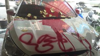 當保人自身難保！遭潑漆砸車投書救命