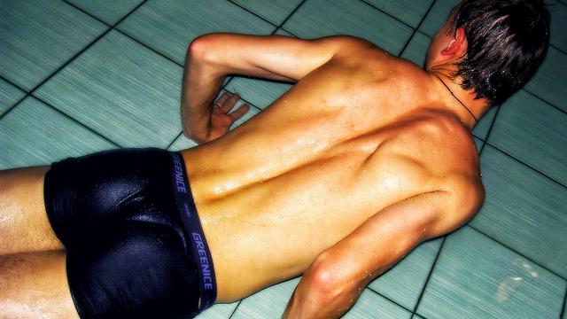 男研究生玩「窒息式自慰」陳屍房內