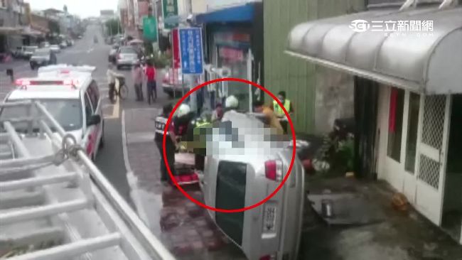 家門口澆花被撞！72歲老婦卡車底亡