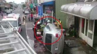 家門口澆花被撞！72歲老婦卡車底亡