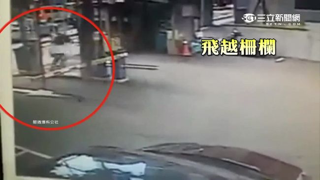 影／滑板驚天跳！90cm柵欄騰空飛