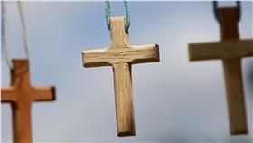 十字架、天主教、基督教、耶穌、祈禱、宗教、信仰、聖物（圖／路透社／達志影像）