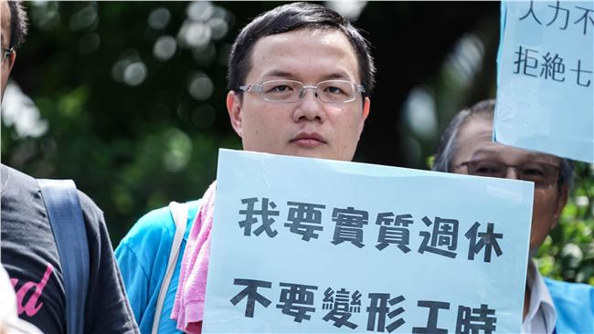 我要做六休一！　媒體工會行政院抗議