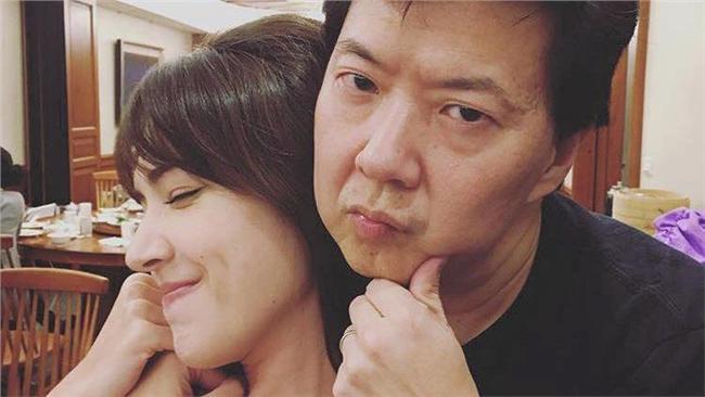 許瑋甯嬌羞依偎「未婚夫」老周懷裡！